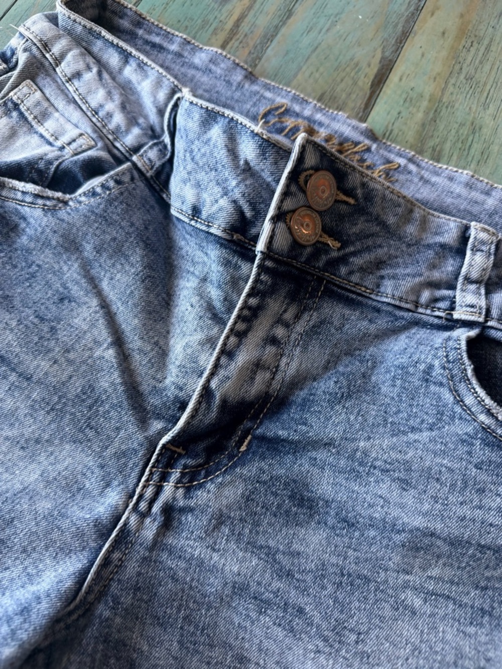 Women’s Light Blue Washed Jean Shorts - Casual High-Rise Style High Stretch 6/28